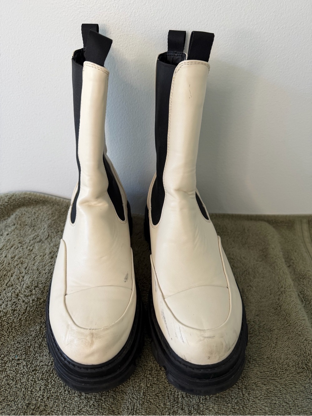 Raid Women’s Cream and Black  Boots - Contemporary Slip-On Style